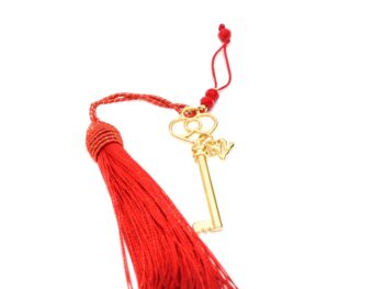 γούρι κλειδί με φούντα